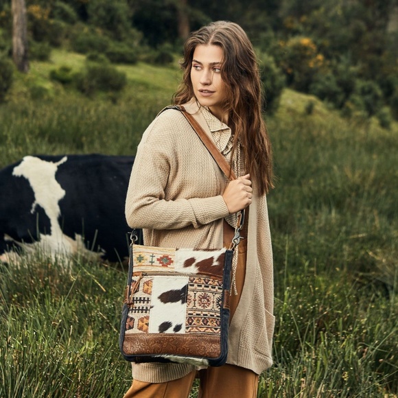 MYRA BAG DARK AESTHETICS SHOULDER BAG - Picture 2 of 8